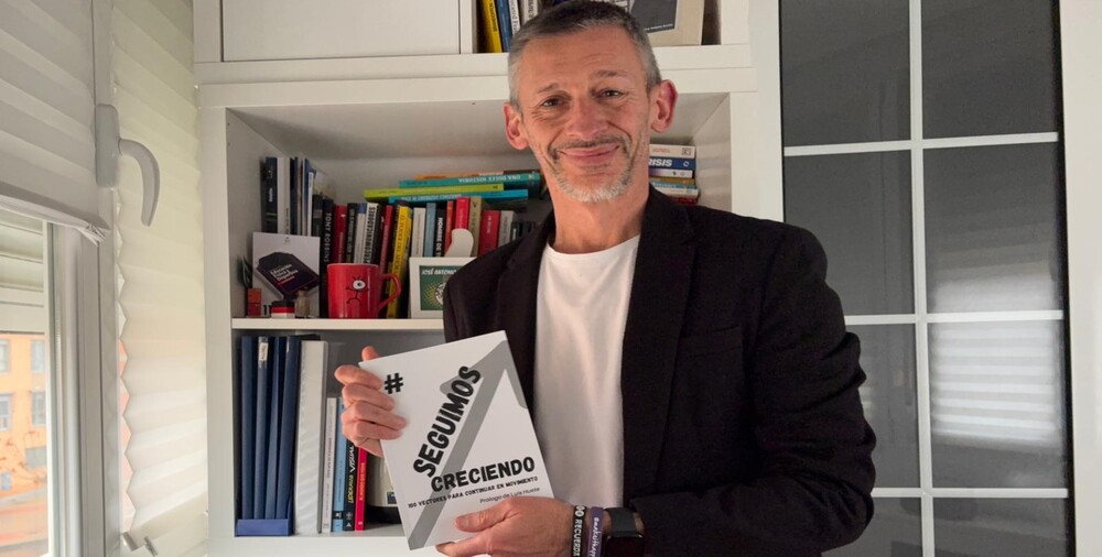 José Antonio Sevilla publica su primer libro #SeguimosCreciendo
