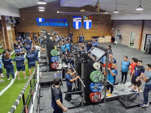 Eleiko dictó un nuevo curso de halterofilia en Guatemala