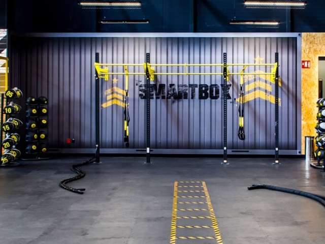Smart Fit México y Reebok lanzan una colección de playeras