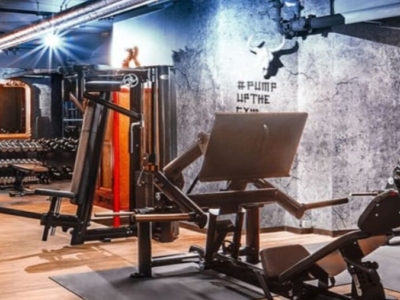John Reed continúa su expansión en Austria con la apertura de su tercer gimnasio en Viena, ubicado en Schwedenplatz. Después de su presencia en Salzburgo, Linz, Graz y otras dos sedes en la capital, la marca sigue consolidando su concepto de fitness con música en un entorno de diseño vanguardista.