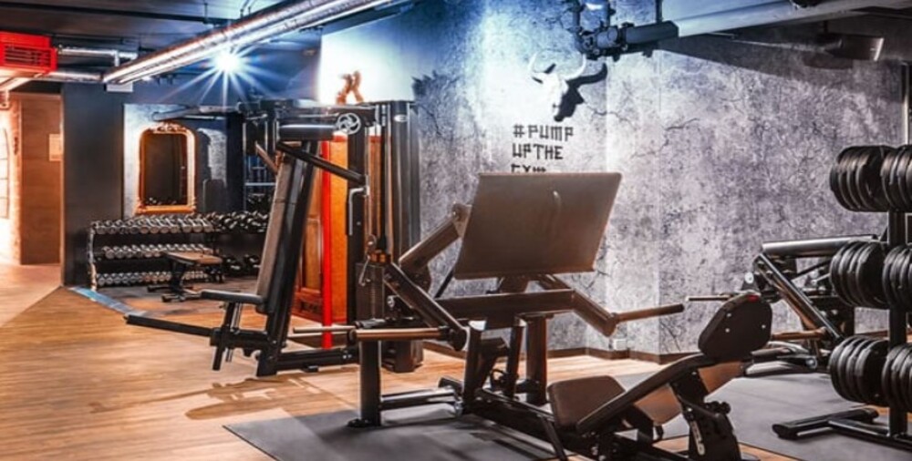 John Reed continúa su expansión en Austria con la apertura de su tercer gimnasio en Viena, ubicado en Schwedenplatz. Después de su presencia en Salzburgo, Linz, Graz y otras dos sedes en la capital, la marca sigue consolidando su concepto de fitness con música en un entorno de diseño vanguardista.