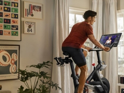 Peloton amplía su oferta de fuerza con clases de pesas rusas